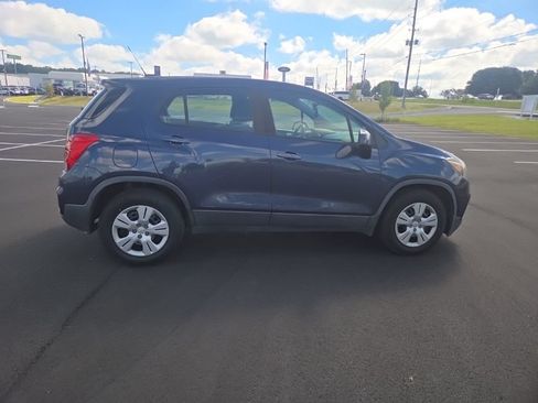 Used 2018 Chevrolet Trax LS FWD image 13