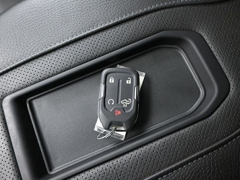 Used 2022 GMC Sierra 3500 Denali image 18