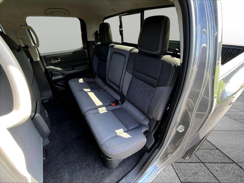 Used 2025 Nissan Frontier SV w/ SV Convenience Package AWD/4WD image 26