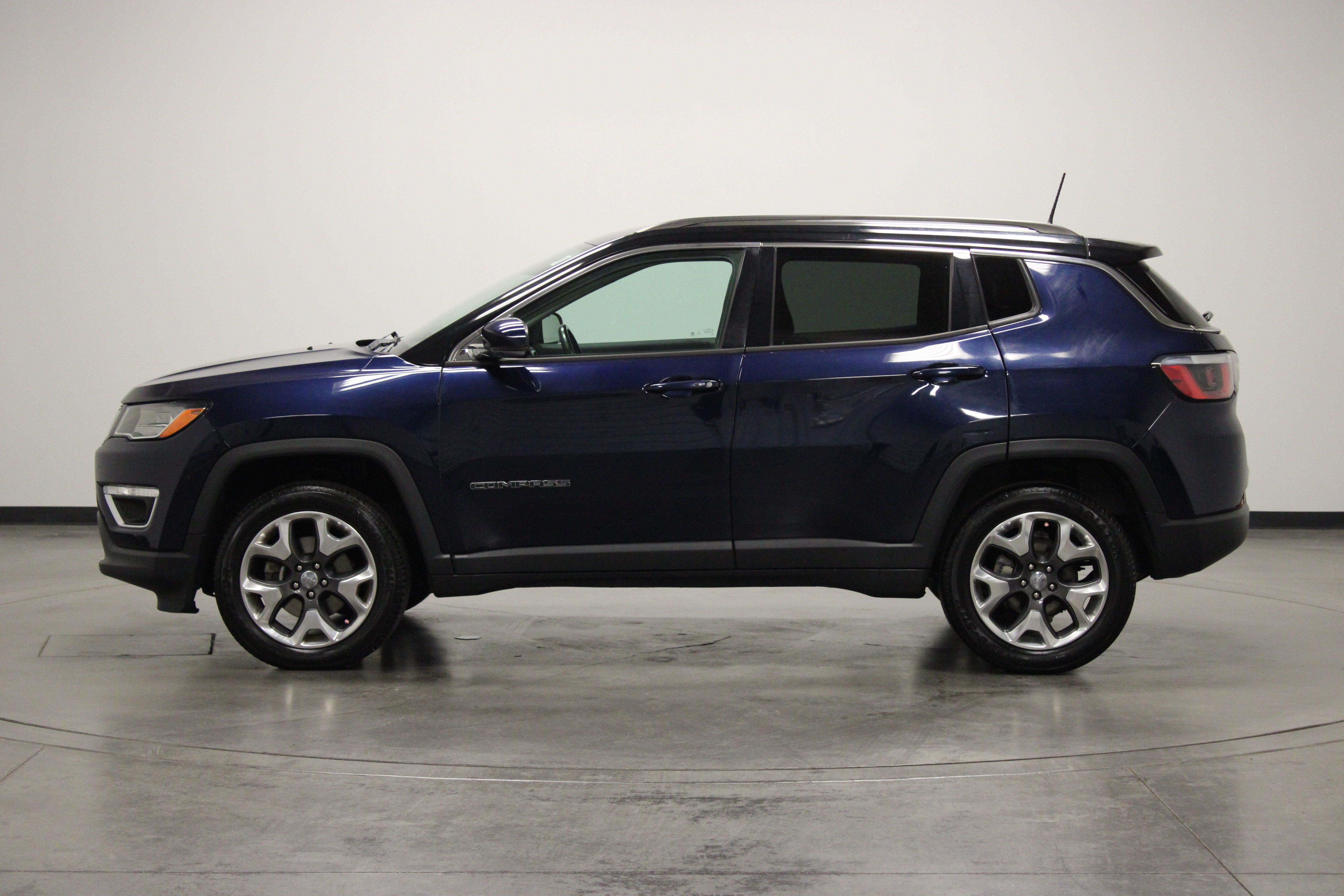 Used 2018 Jeep Compass Limited AWD/4WD image 5
