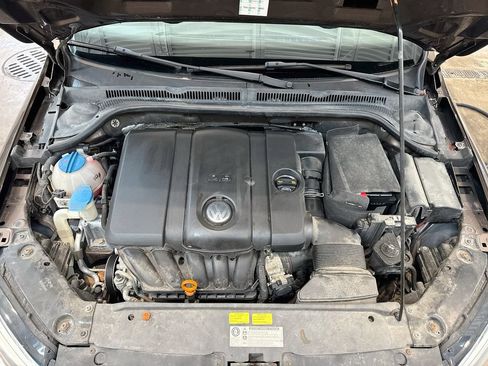 Used 2011 Volkswagen Jetta SE FWD image 30