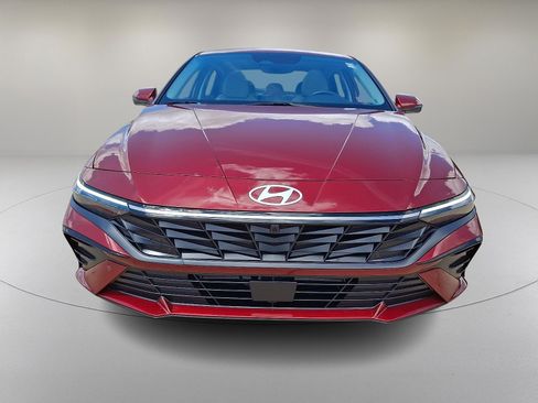 Used 2024 Hyundai Elantra Limited FWD image 3