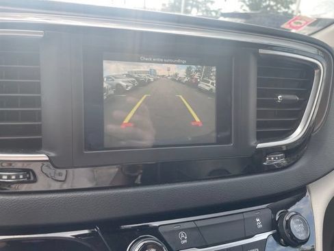 Used 2020 Chrysler Voyager Lxi FWD image 14