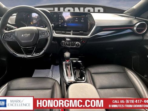 Used 2025 Chevrolet Trax RS w/ Sunroof Package FWD image 7