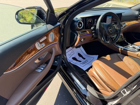 Used 2017 Mercedes-Benz E 300 4MATIC image 11