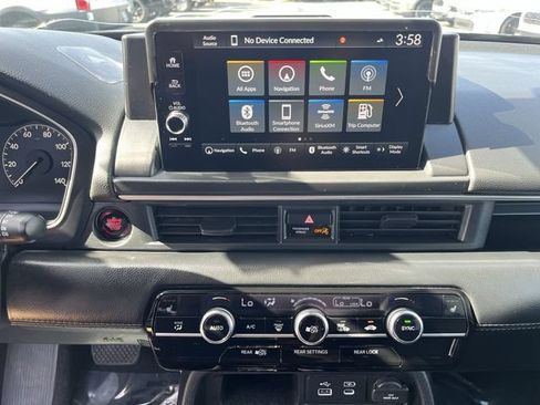 Used 2025 Honda Pilot Touring image 14