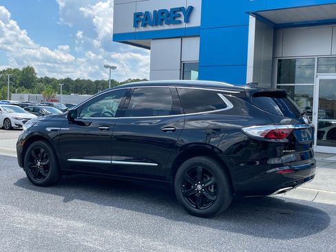 Used 2024 Buick Enclave Essence w/ Sport Touring Edition FWD image 3