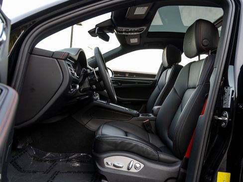 New 2026 Porsche Macan AWD/4WD image 25