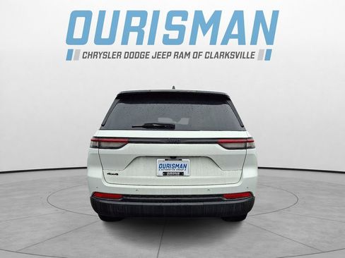 Used 2023 Jeep Grand Cherokee Altitude image 5