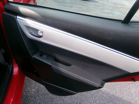 Used 2016 Toyota Corolla LE FWD image 31