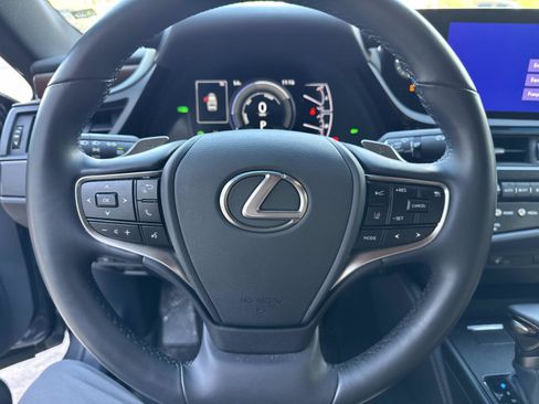 Used 2025 Lexus ES 300h w/ Premium Package image 30