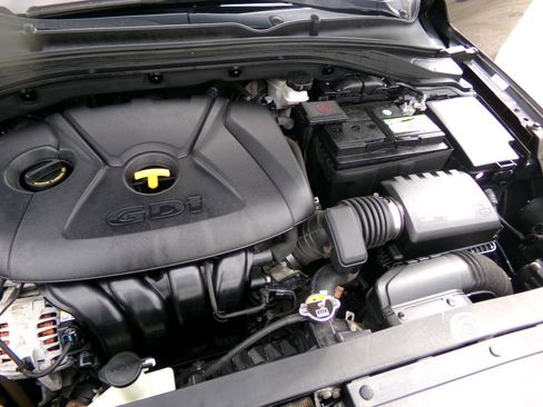 Used 2018 Hyundai Elantra GT image 26