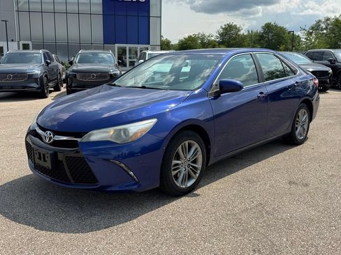 Used 2015 Toyota Camry SE w/ Moonroof Package FWD image 1