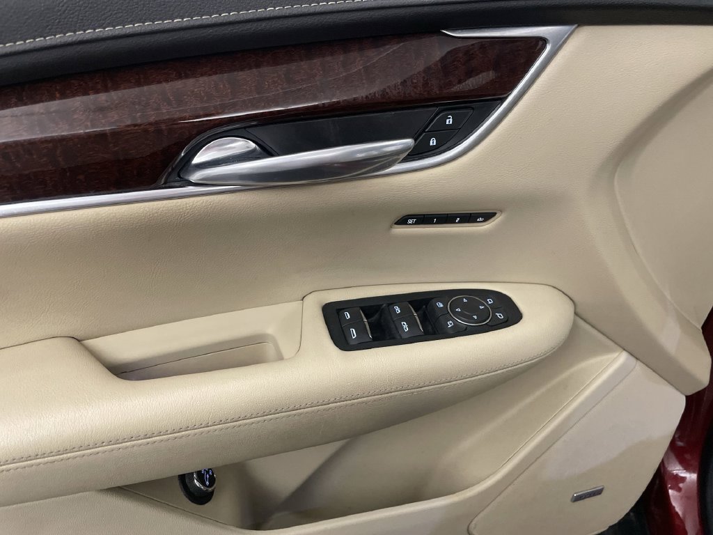 Used 2017 Cadillac XT5 Luxury w/ Driver Awareness Package FWD image 17