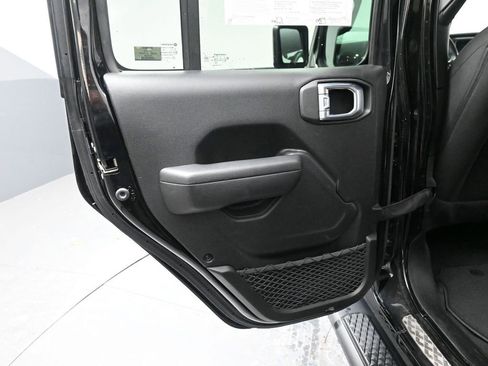 Used 2023 Jeep Gladiator Sport image 25