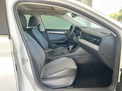 Certified 2025 Volkswagen Jetta SE FWD image 27