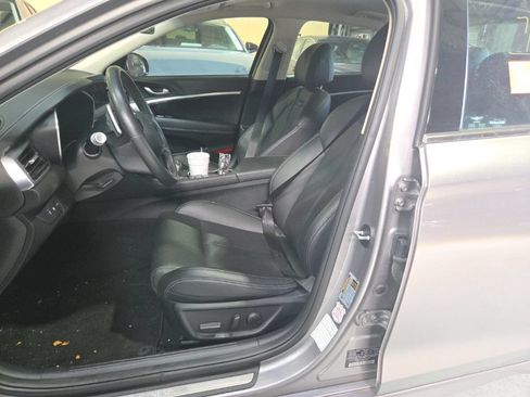 Used 2025 Genesis G70 2.5T RWD image 3
