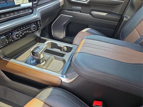 Used 2023 Chevrolet Silverado 1500 High Country w/ High Country Premium Package AWD/4WD image 10