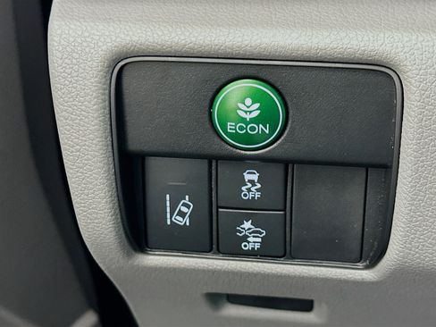 Used 2017 Honda Accord EX image 17