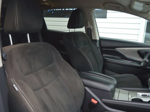 Used 2016 Nissan Murano SV AWD/4WD image 18