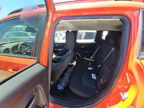Used 2017 Jeep Renegade Latitude AWD/4WD image 8
