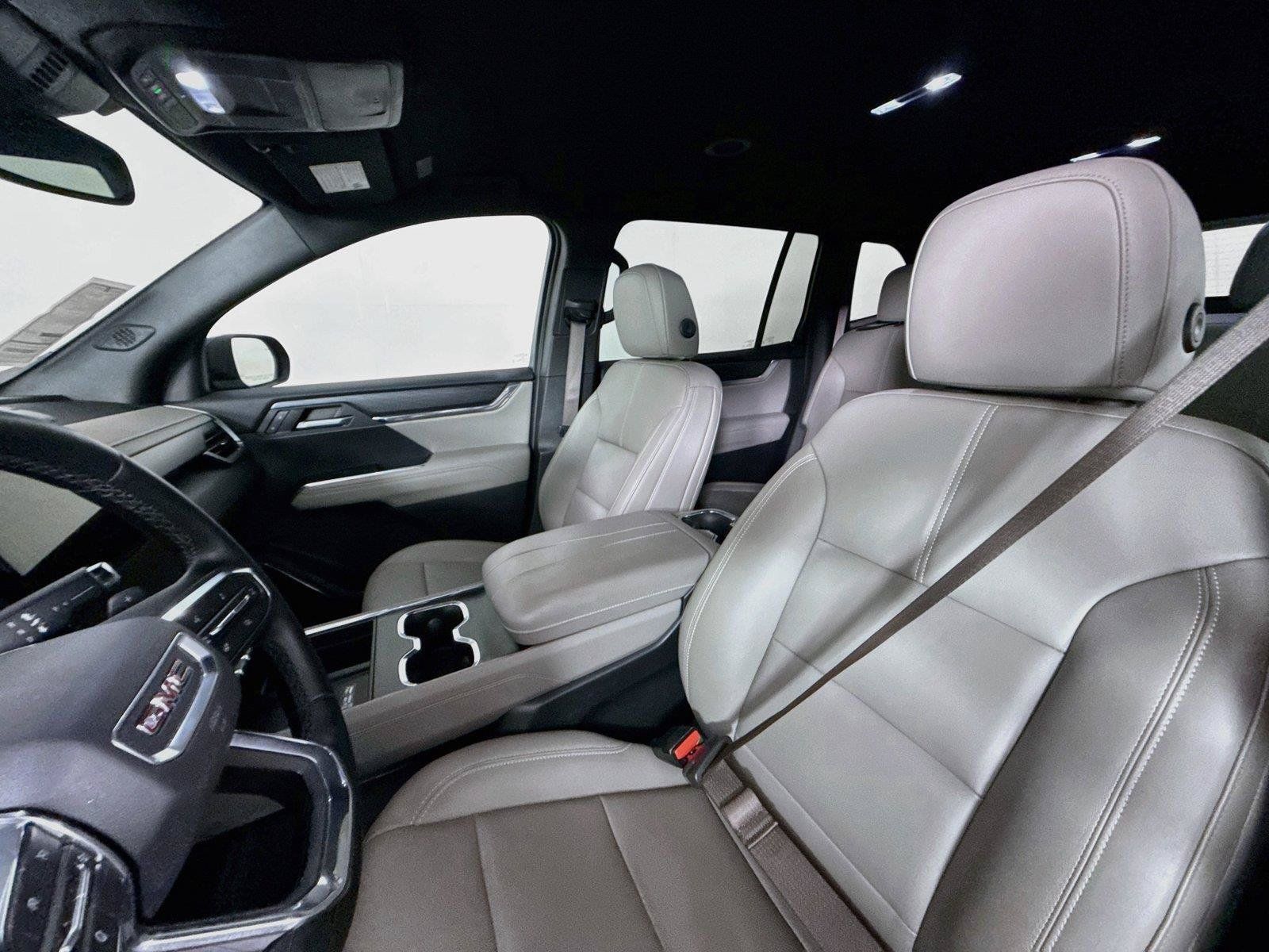 Used 2024 GMC Acadia Elevation AWD/4WD image 3
