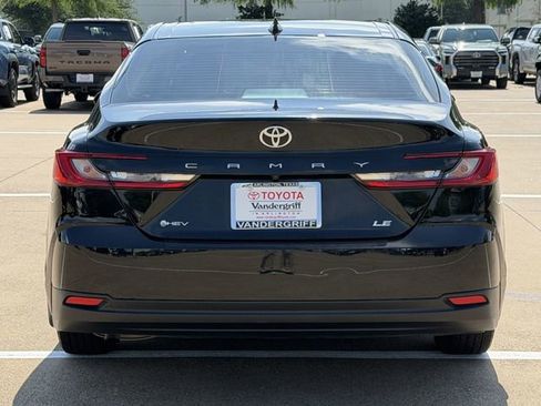 Used 2025 Toyota Camry LE FWD image 5