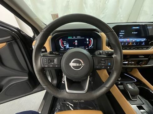 Used 2023 Nissan Rogue Platinum w/ Platinum Premium Package FWD image 11