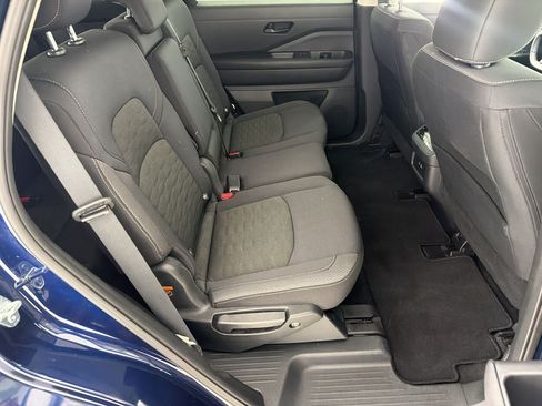 Used 2025 Nissan Pathfinder SV FWD image 29
