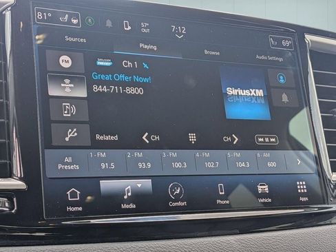 Used 2024 Chrysler Pacifica Touring-L FWD image 21