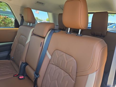 New 2026 Nissan Pathfinder Platinum image 13