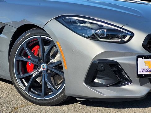 Used 2023 BMW Z4 M40i w/ Premium Package image 4