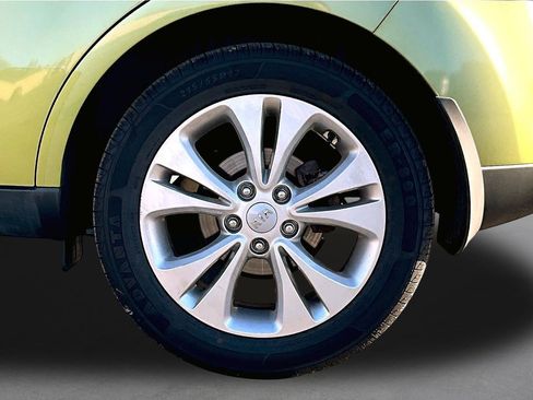 Used 2016 Kia Soul + image 8