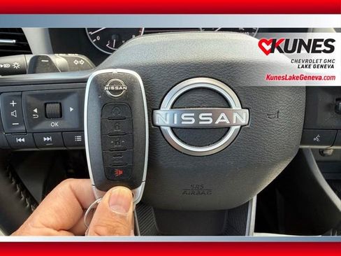 Used 2025 Nissan Rogue SV AWD/4WD image 16