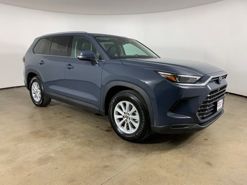 Used 2025 Toyota Grand Highlander AWD image 5