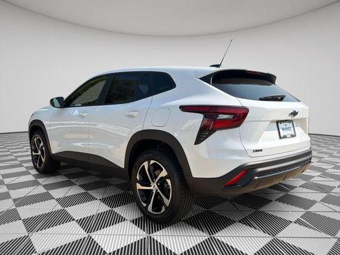 New 2026 Chevrolet Trax RS w/ Sunroof Package FWD image 3