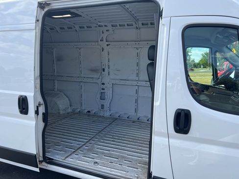 Used 2024 RAM ProMaster 2500 w/ Convenience Group FWD image 18