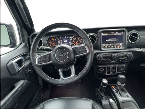 Used 2022 Jeep Wrangler Unlimited Sahara w/ Cold Weather Group AWD/4WD image 32