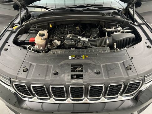 Used 2024 Jeep Grand Cherokee Laredo RWD image 74