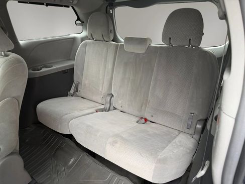 Used 2015 Toyota Sienna LE image 39