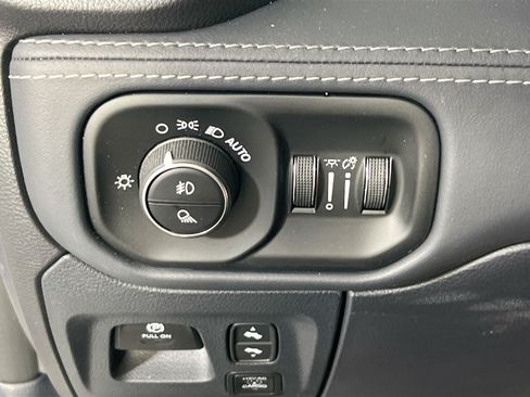 Used 2023 RAM 1500 Limited AWD/4WD image 10