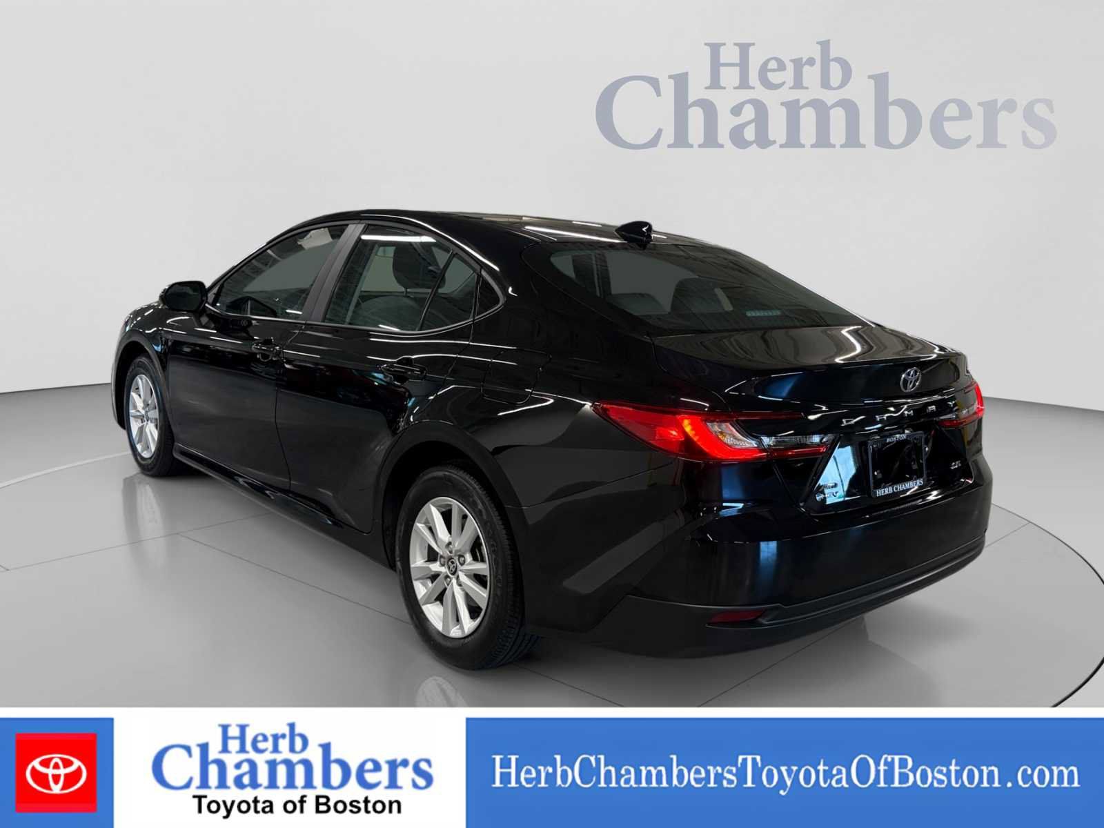 Used 2025 Toyota Camry LE AWD/4WD image 13