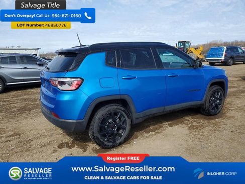 Used 2024 Jeep Compass Latitude w/ Convenience Group AWD/4WD image 4
