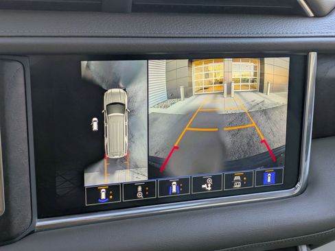 Used 2023 GMC Yukon XL Denali image 21