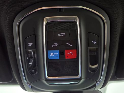 Used 2023 Jeep Grand Cherokee Limited w/ Luxury Tech Group II image 31