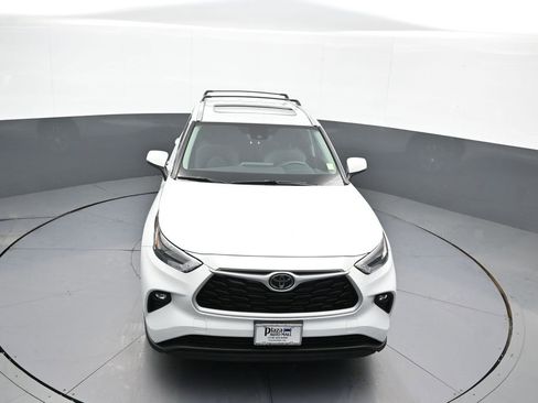 Certified 2023 Toyota Highlander XLE image 37