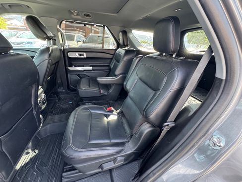 Used 2021 Ford Explorer Limited w/ Equipment Group 301A AWD/4WD image 18