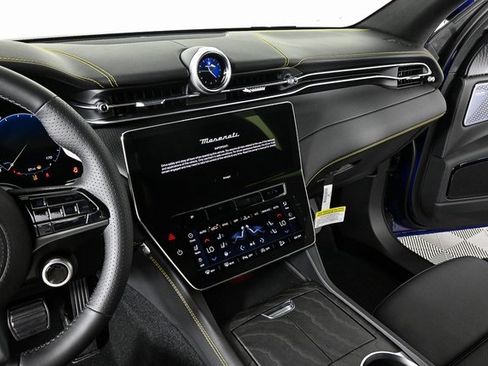 New 2025 Maserati Grecale GT image 15