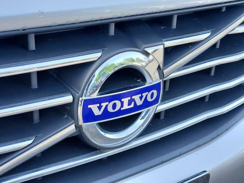 Used 2017 Volvo XC60 T6 Dynamic w/ Preferred Option Package AWD/4WD image 4