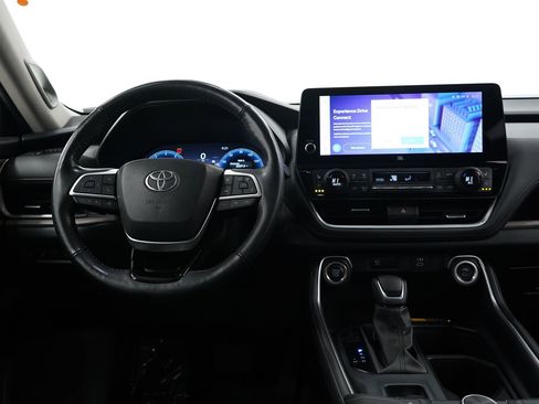 Used 2024 Toyota Grand Highlander Platinum image 16